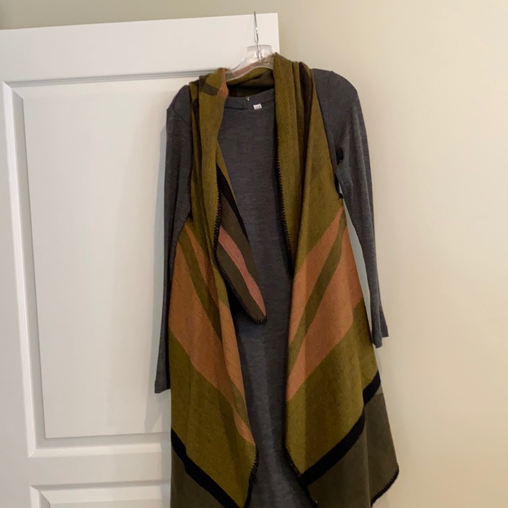 Lole gray fitted dress and poncho